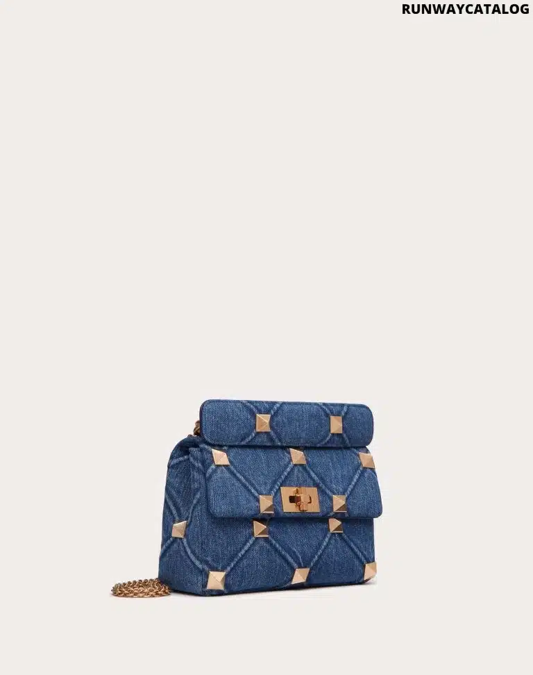 MEDIUM ROMAN STUD THE SHOULDER BAG IN DENIM WITH CHAIN - Image 7