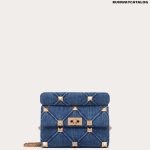 MEDIUM ROMAN STUD THE SHOULDER BAG IN DENIM WITH CHAIN