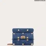 MEDIUM ROMAN STUD THE SHOULDER BAG IN DENIM WITH CHAIN