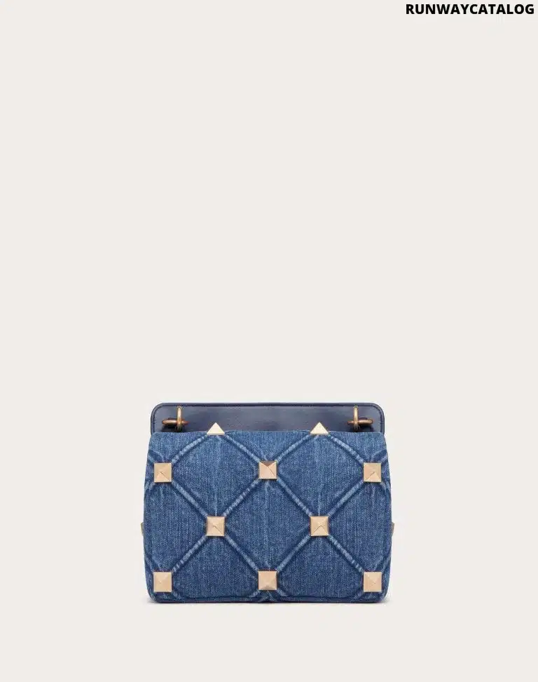 MEDIUM ROMAN STUD THE SHOULDER BAG IN DENIM WITH CHAIN - Image 6