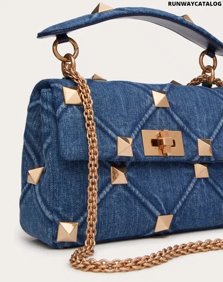 MEDIUM ROMAN STUD THE SHOULDER BAG IN DENIM WITH CHAIN - Image 2