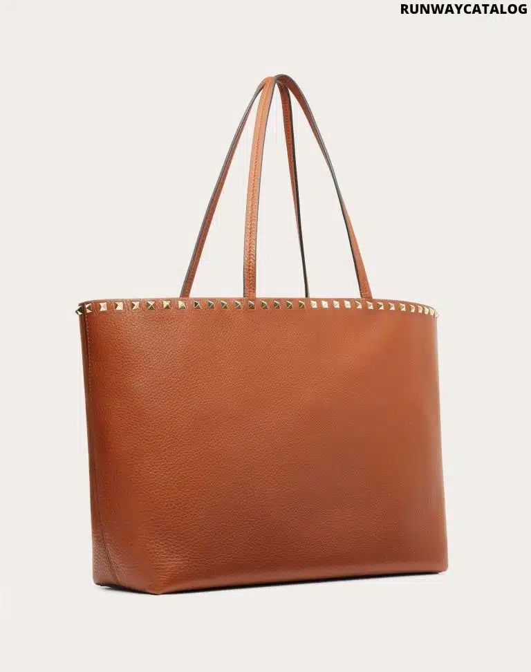 ROCKSTUD GRAINY CALFSKIN TOTE BAG - Image 5