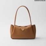 Medium leather handbag