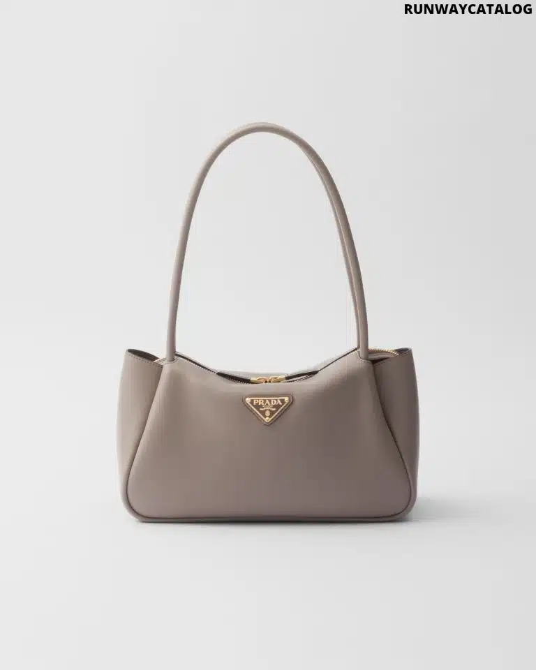 Medium leather handbag