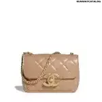 CHANEL flap bag in beige quilted lambskin