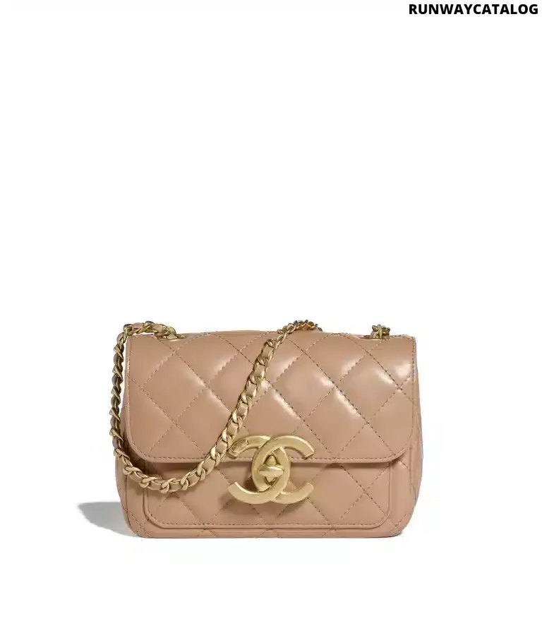 CHANEL flap bag in beige quilted lambskin