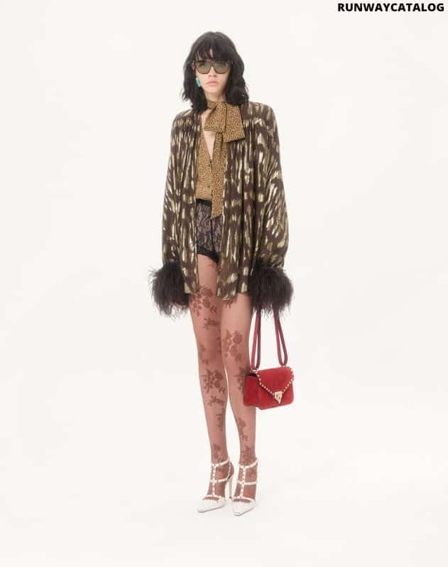 Valentino Garavani Rockstud Small Shoulder Bag In Suede - Image 2