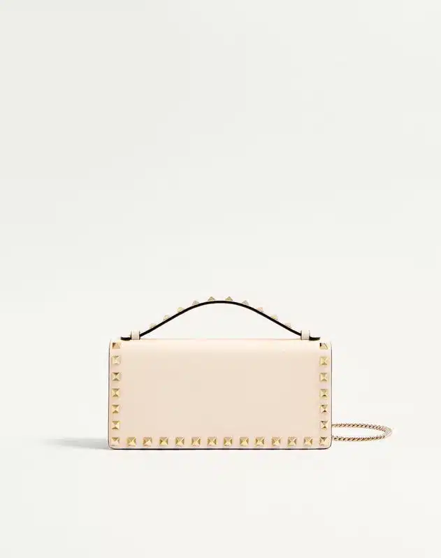 Rockstud Wallet With Chain In Grainy Calfskin - Image 2