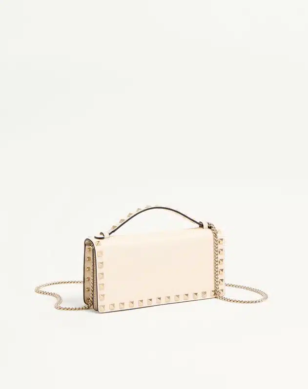 Rockstud Wallet With Chain In Grainy Calfskin - Image 3