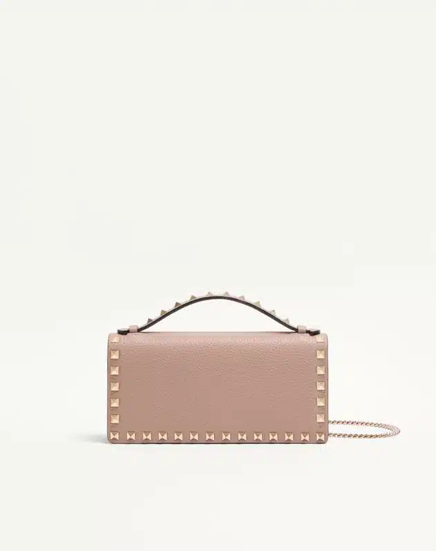 Rockstud Wallet With Chain In Grainy Calfskin - Image 3