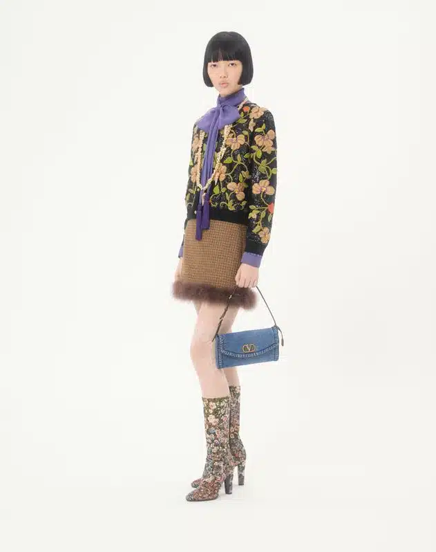 Valentino Garavani Devain Small Denim Shoulder Bag - Image 3